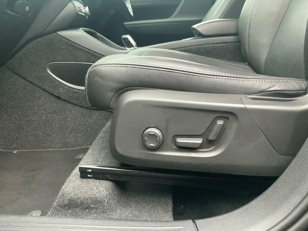 Volvo XC40 T3 R-design Black #22