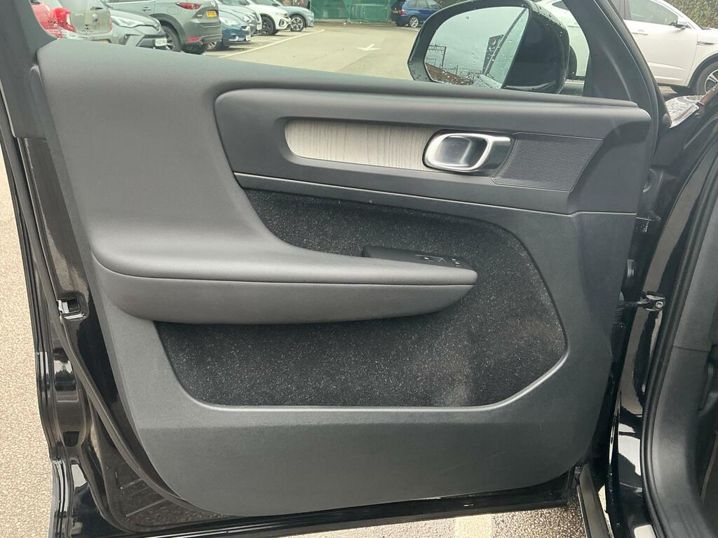 Volvo XC40 T3 R-design Black #24