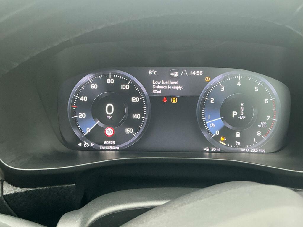 Volvo XC40 T3 R-design Black #40