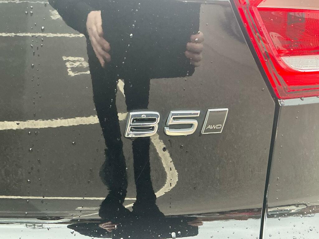 Volvo XC40 T3 R-design Black #44