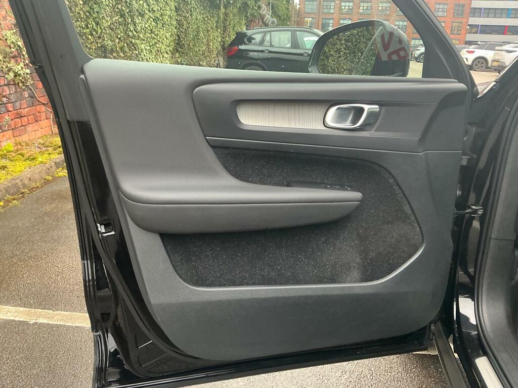 Volvo XC40 T3 R-design Black #26