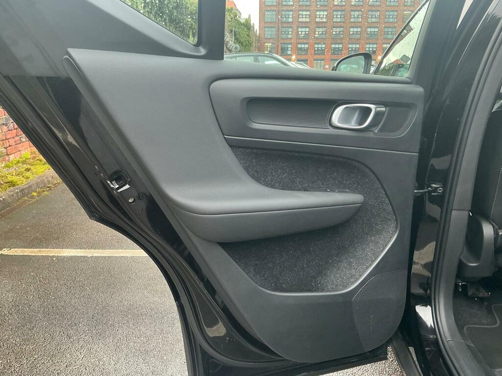 Volvo XC40 T3 R-design Black #27