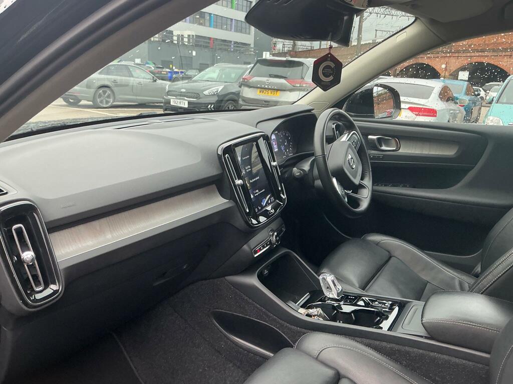 Volvo XC40 T3 R-design Black #13