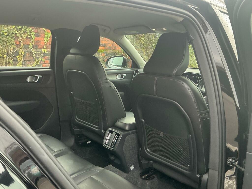 Volvo XC40 T3 R-design Black #18