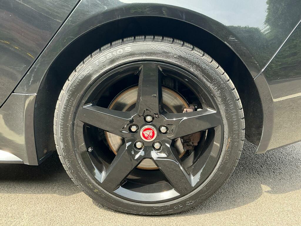 Jaguar XE D R-sport Black #30