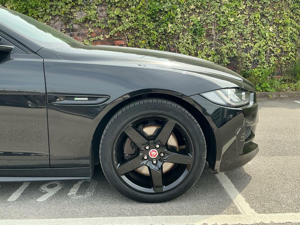 Jaguar XE D R-sport Black #33