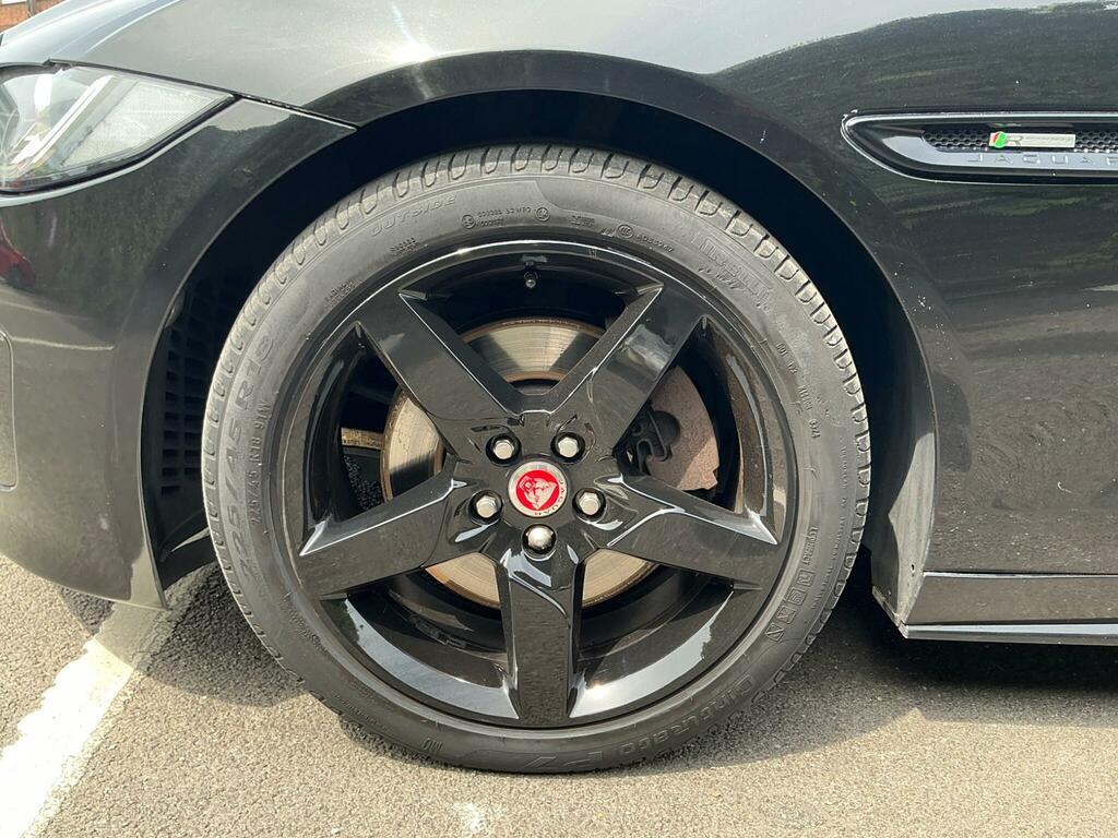 Jaguar XE D R-sport Black #28