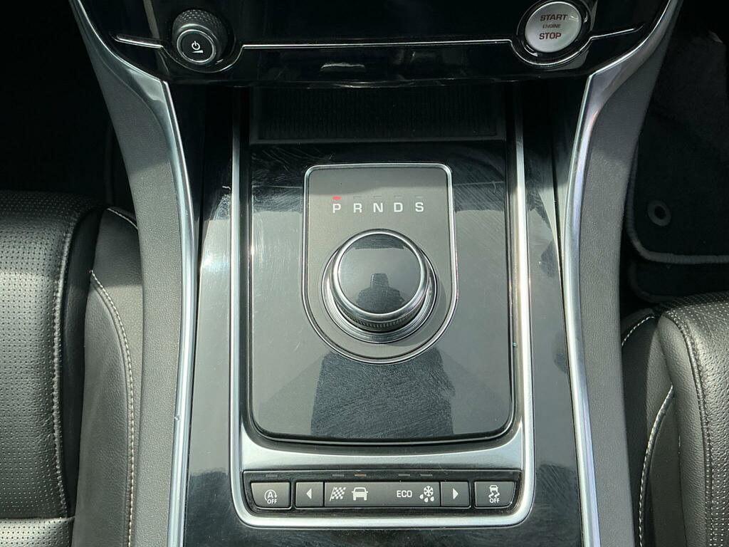 Jaguar XE D R-sport Black #22