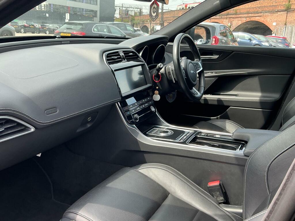 Jaguar XE D R-sport Black #13