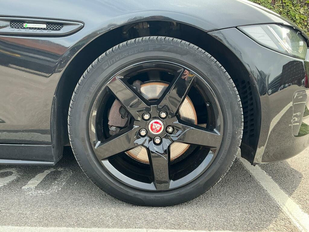 Jaguar XE D R-sport Black #34