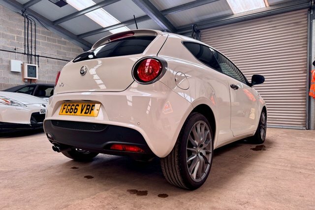 Alfa Romeo MiTo 0.9 Tb Twinair 105 Distinctive Black #13