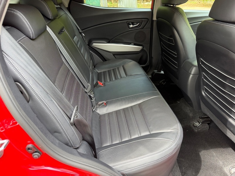 SsangYong Tivoli Elx Red #4