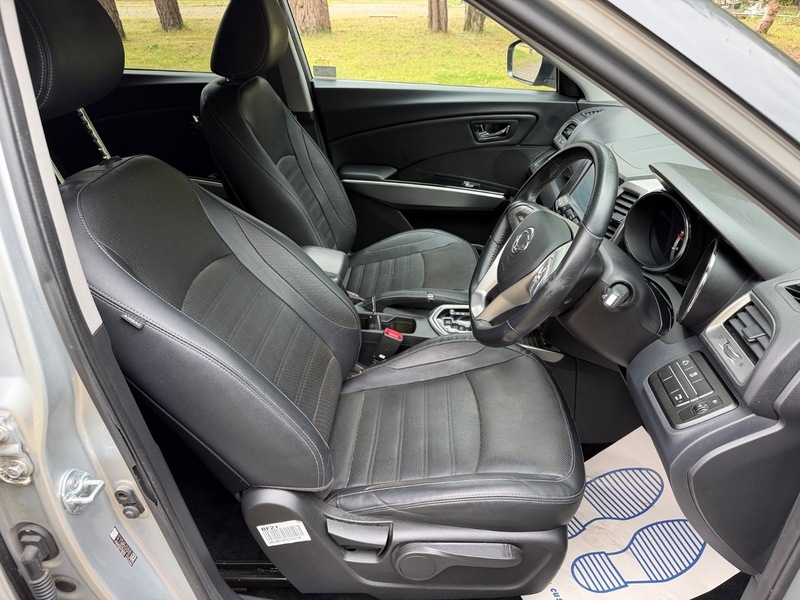 SsangYong Tivoli Elx White #16