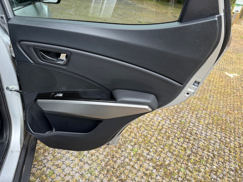 SsangYong Tivoli Elx White #52