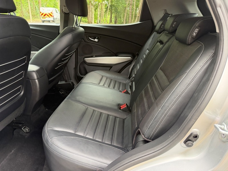 SsangYong Tivoli Elx White #19
