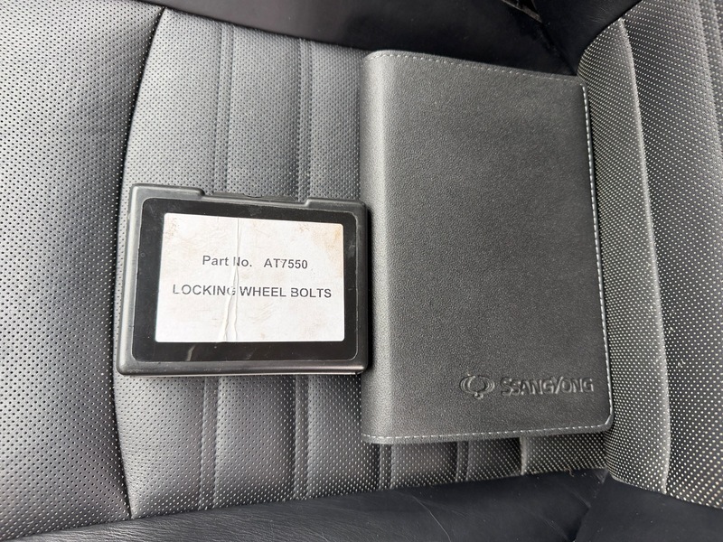 SsangYong Tivoli Elx White #49