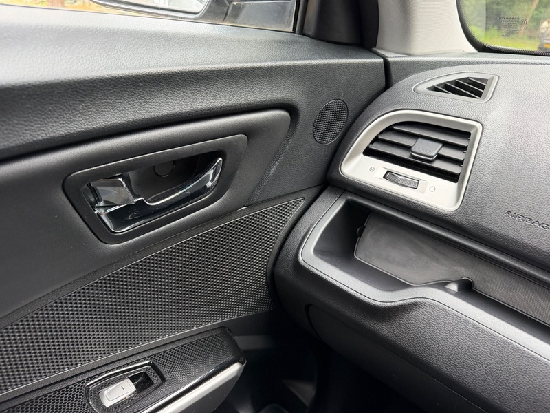 SsangYong Tivoli Elx White #39