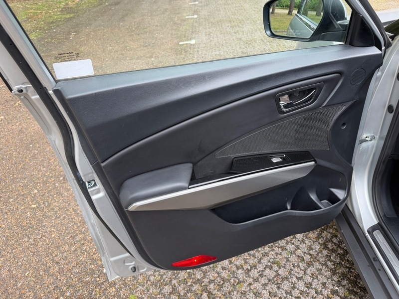 SsangYong Tivoli Elx White #54