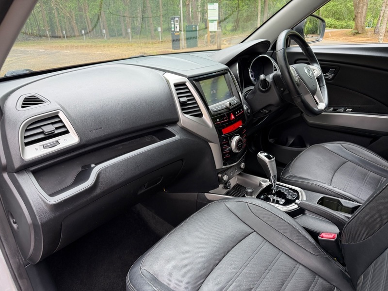 SsangYong Tivoli Elx White #18