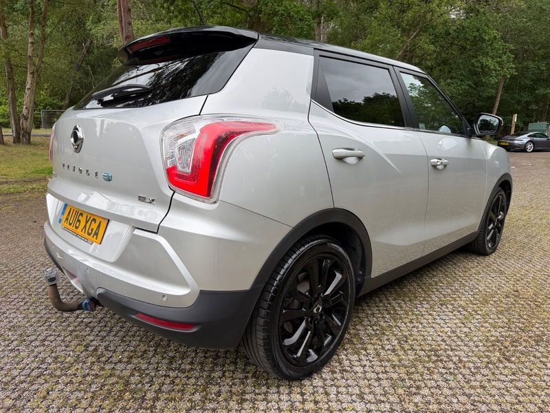 SsangYong Tivoli Elx White #8