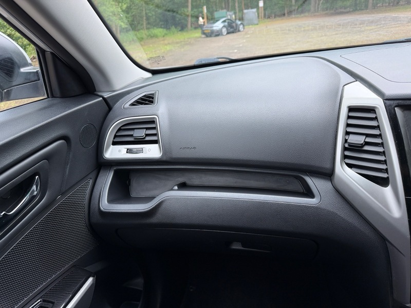 SsangYong Tivoli Elx White #38