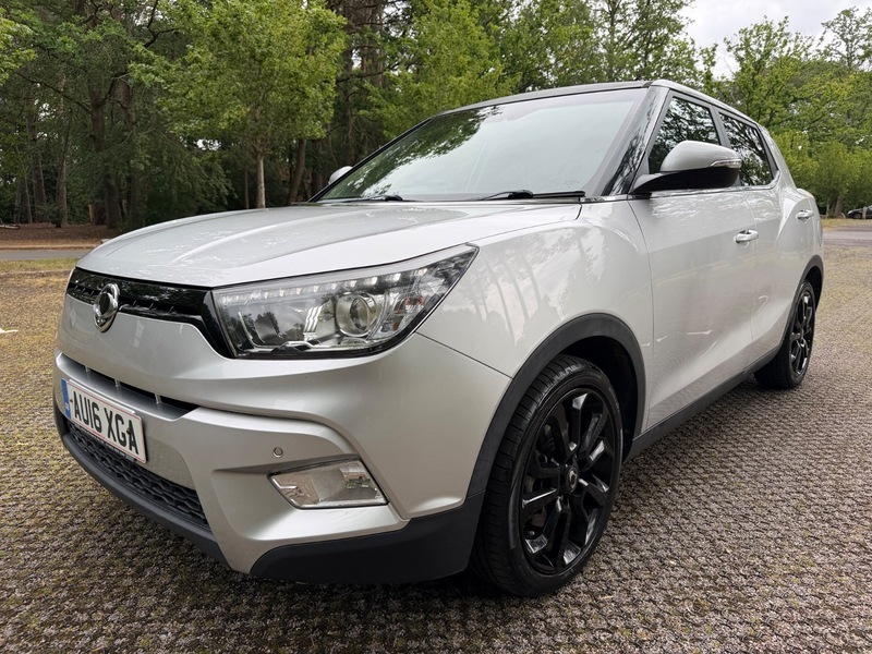 SsangYong Tivoli Elx White #7