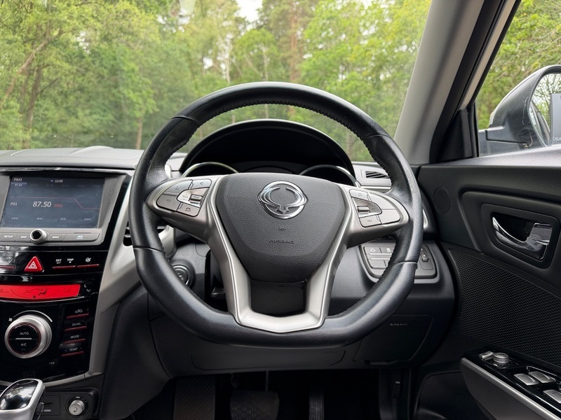 SsangYong Tivoli Elx White #30