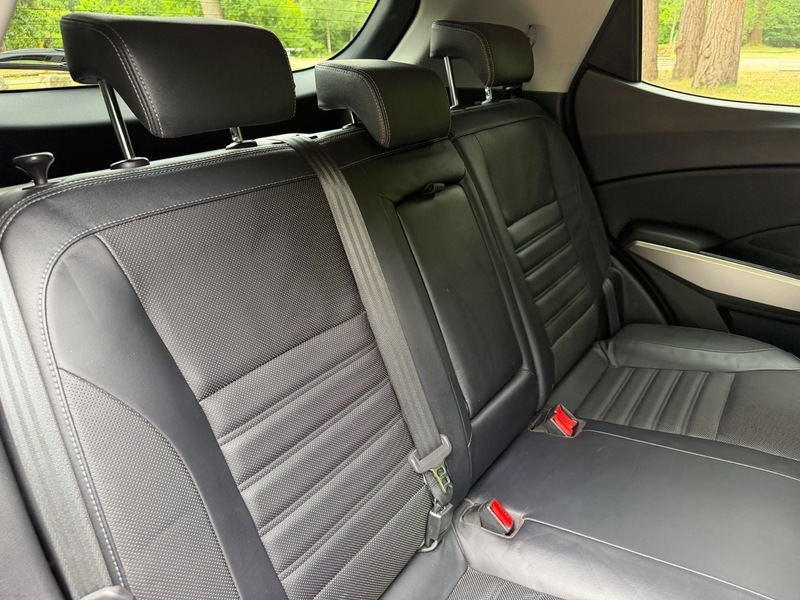 SsangYong Tivoli Elx White #21