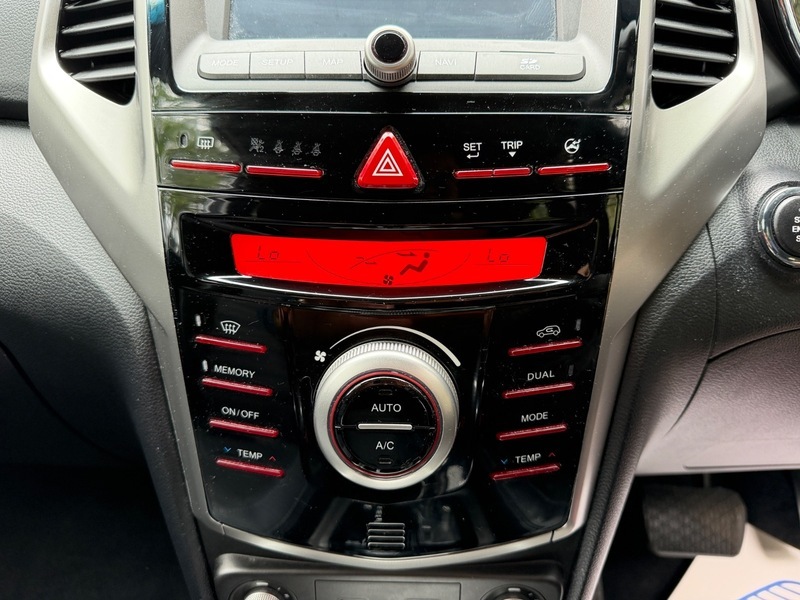 SsangYong Tivoli Elx White #26
