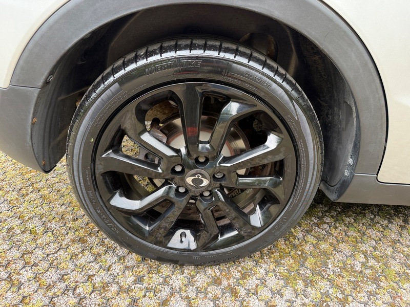 SsangYong Tivoli Elx White #58