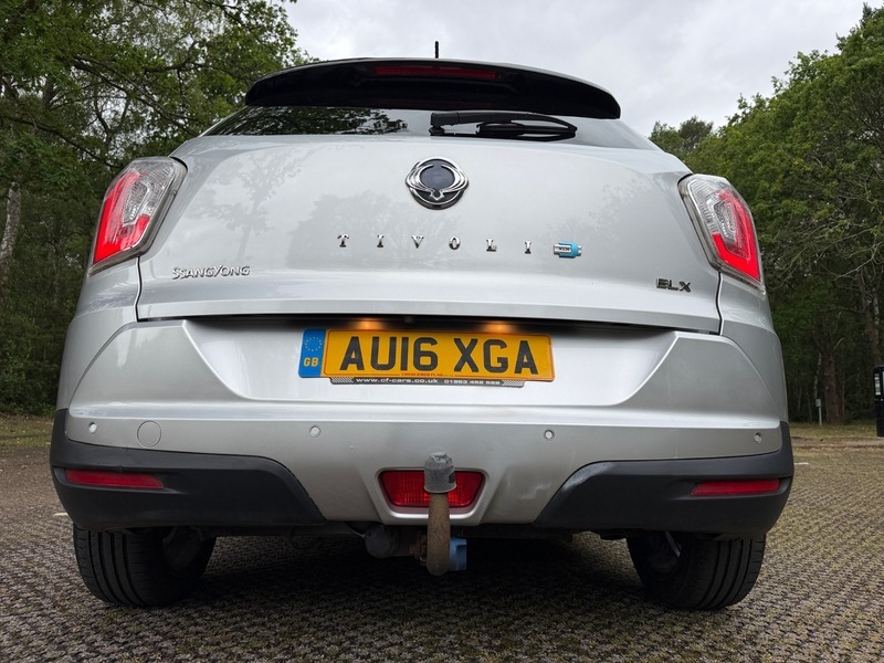 SsangYong Tivoli Elx White #14