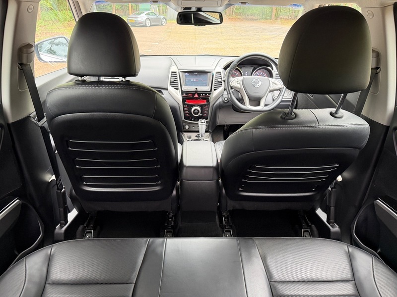 SsangYong Tivoli Elx White #23