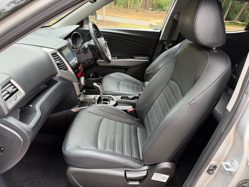 SsangYong Tivoli Elx White #17