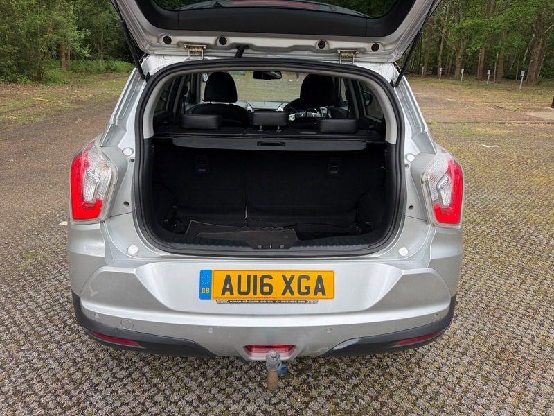 SsangYong Tivoli Elx White #50