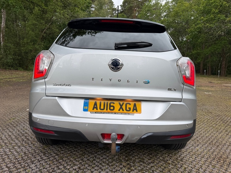 SsangYong Tivoli Elx White #12