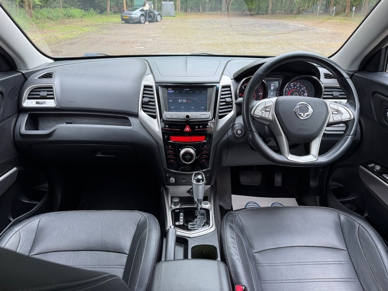 SsangYong Tivoli Elx Silver #2