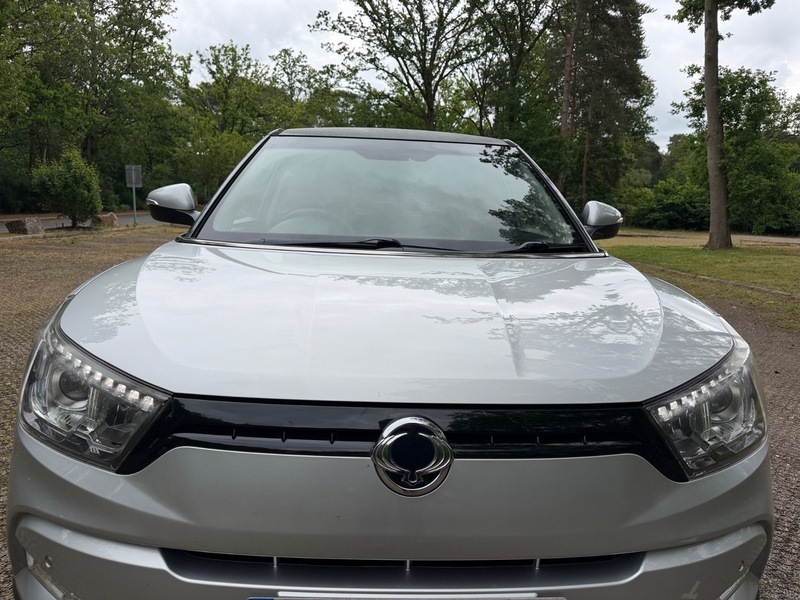 SsangYong Tivoli Elx White #13