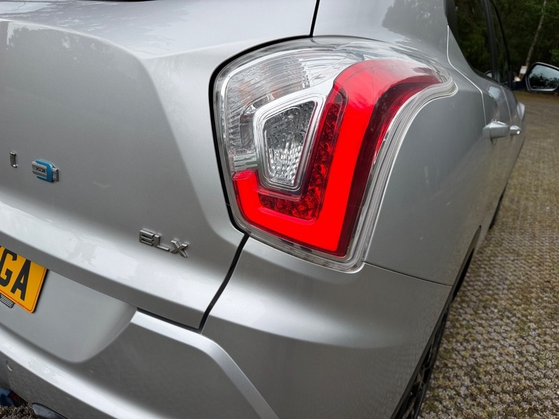 SsangYong Tivoli Elx White #44