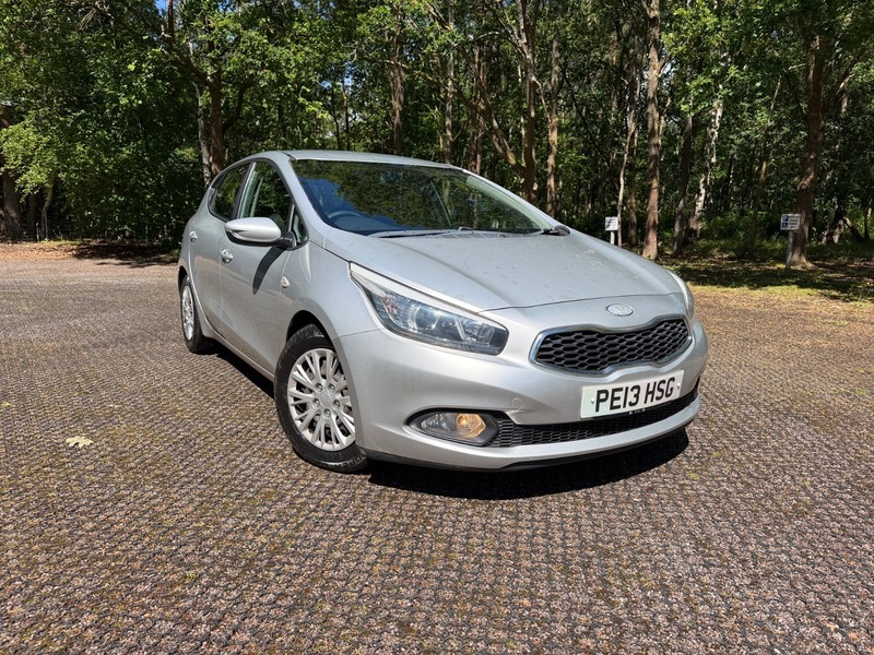 Kia Ceed Crdi 1 Silver #2