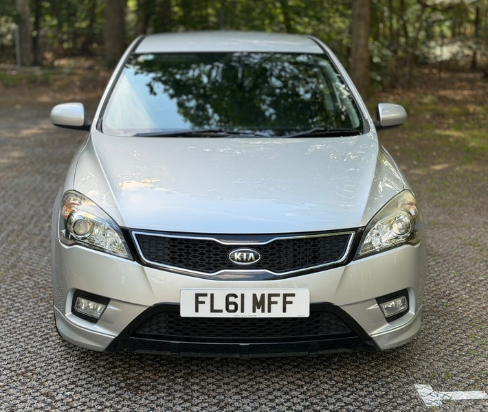 Kia Ceed Crdi 3 Silver #6