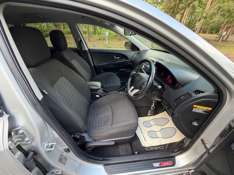 Kia Ceed Crdi 3 Silver #4