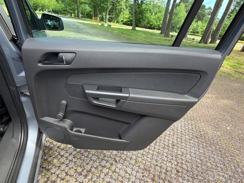 Vauxhall Zafira Exclusiv Blue #15