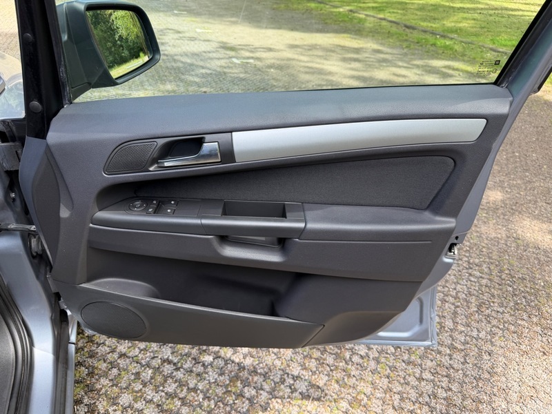 Vauxhall Zafira Exclusiv Blue #16