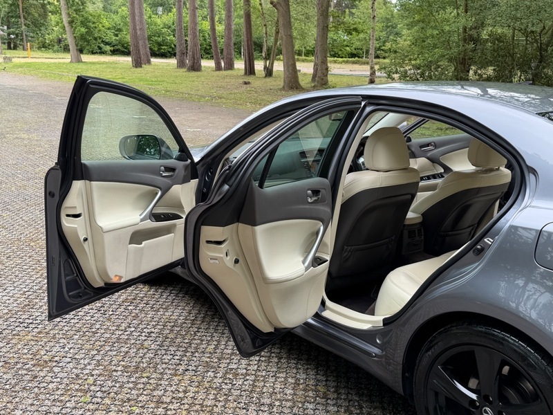 Lexus IS Saloon 2.5 250 V6 Advance Euro 5 201212 Black #40