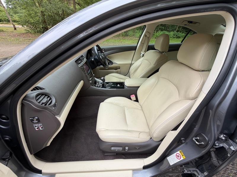 Lexus IS Advance Grey #4