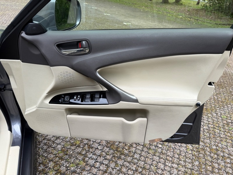 Lexus IS Saloon 2.5 250 V6 Advance Euro 5 201212 Black #35