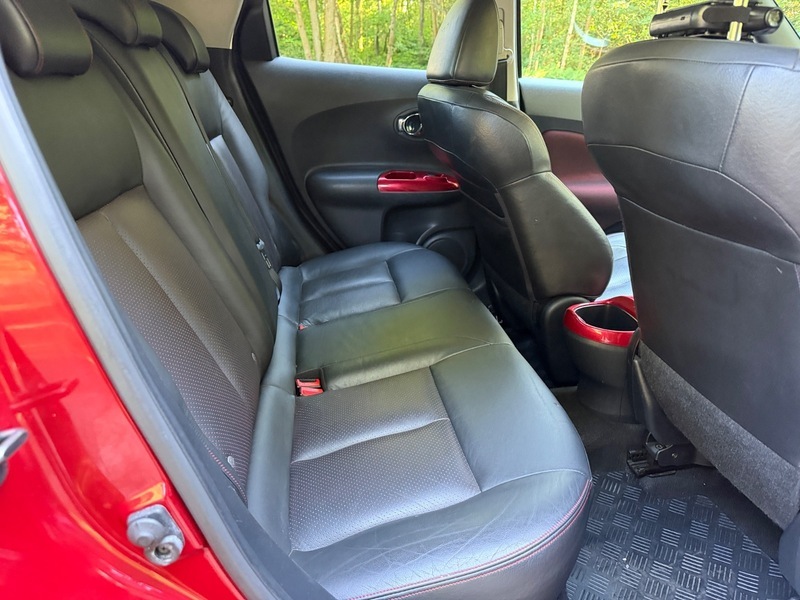 Nissan Juke Suv Red #3