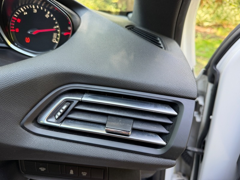 Peugeot 308 1.2 Puretech Allure Eat Silver #33