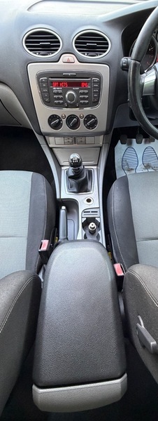 Ford Focus 1.6 Zetec Hatchback Euro 5 105 Blue #29