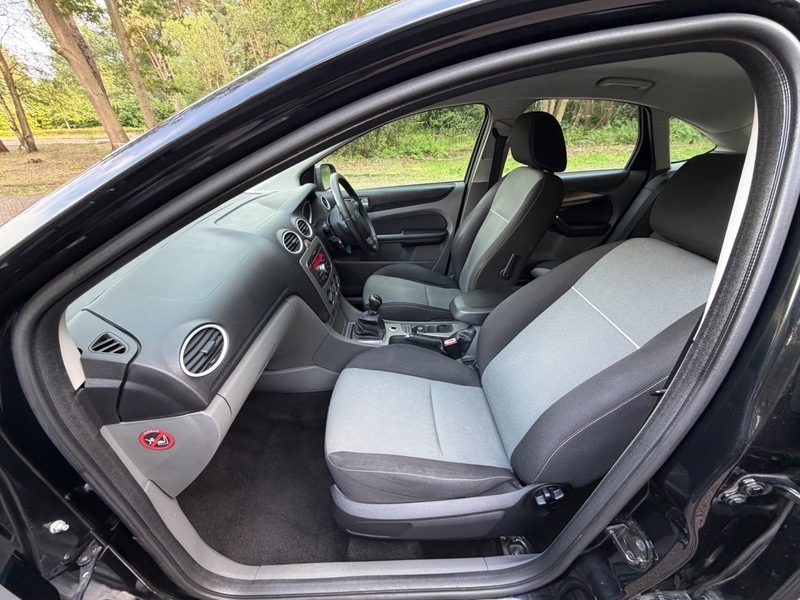 Ford Focus 1.6 Zetec Hatchback Euro 5 105 Blue #32